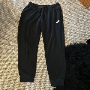 women’s medium black nike sweatpants